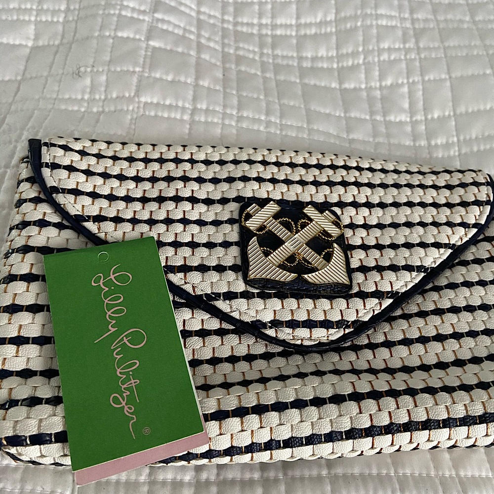 Lilly Pulitzer White/Navy woven clutch w/anchor